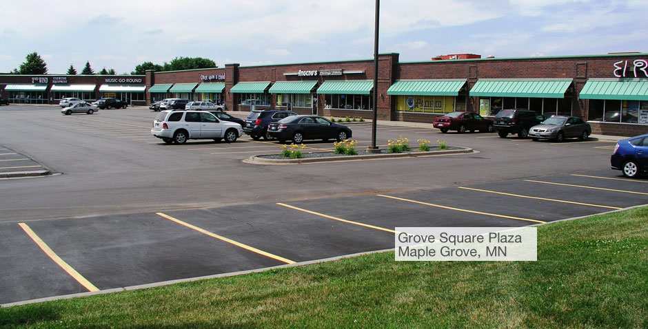 Grove-Square-Plaza,-Maple-Grove,-MN